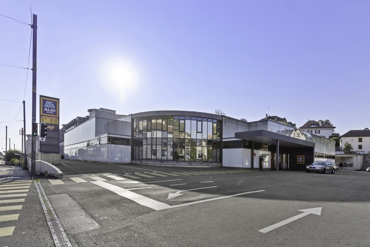 241m² deposito