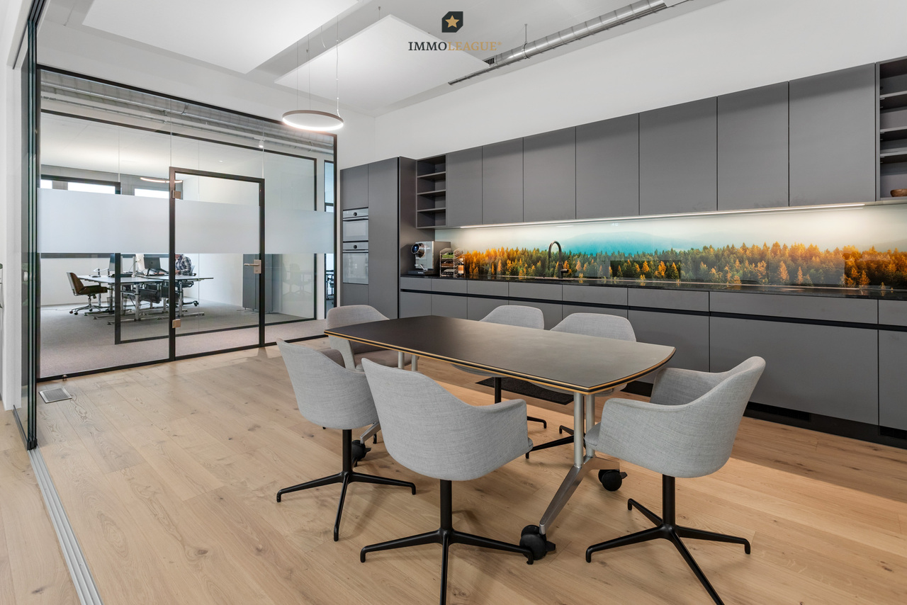 112m² office, photo 1 of 10