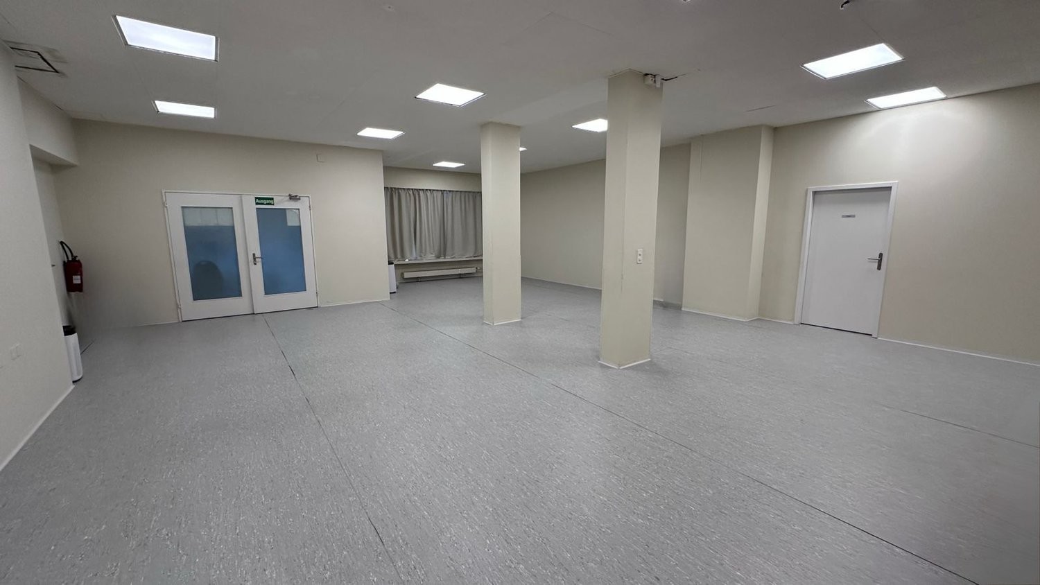 277m² shop, photo 2 of 6