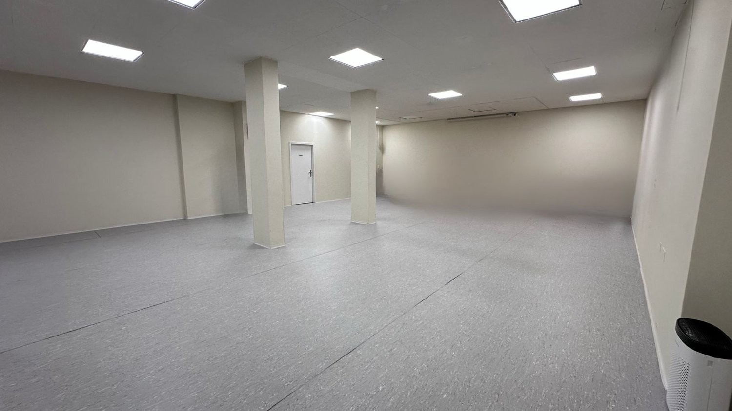 277m² shop, photo 1 of 6