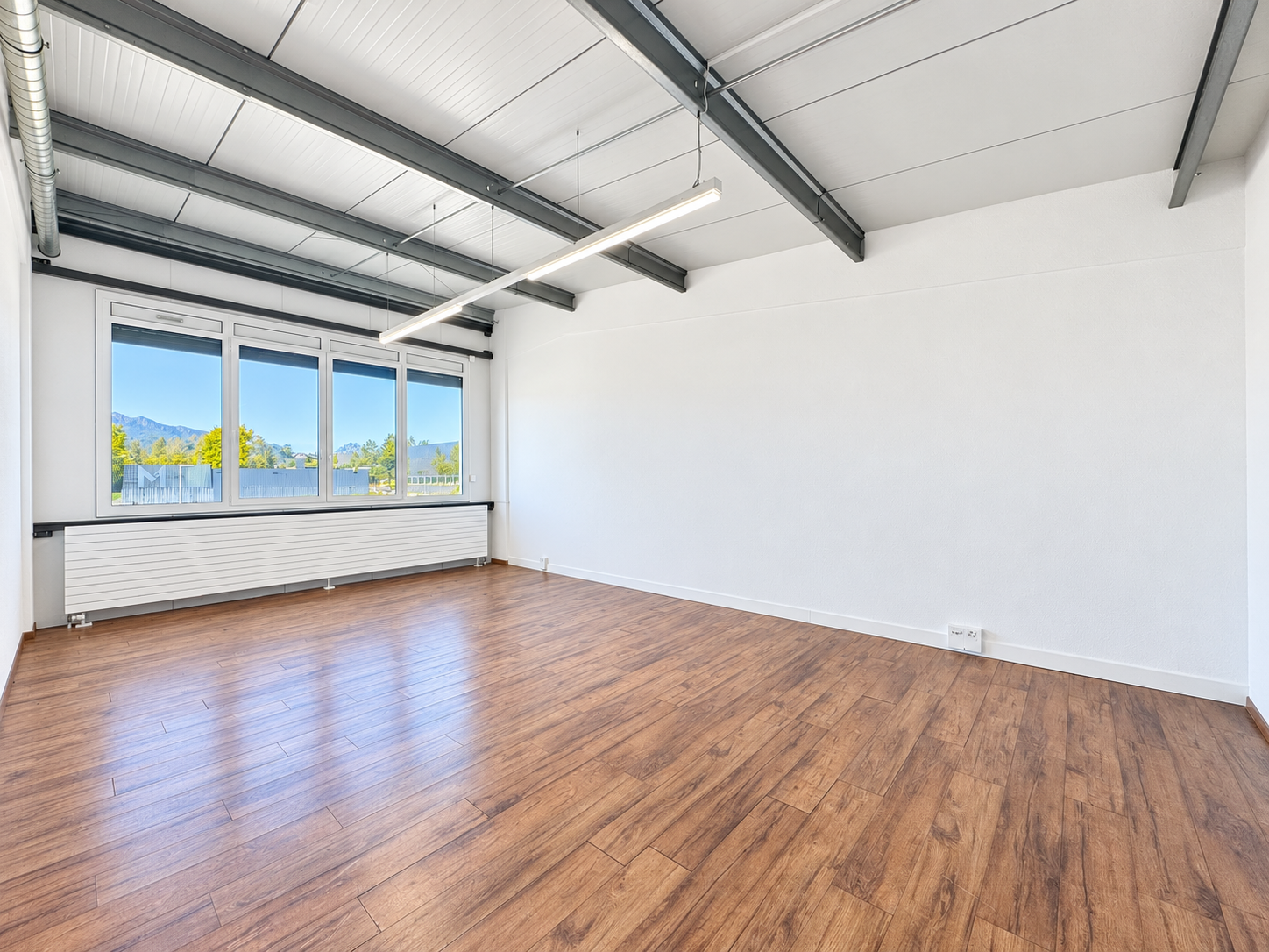 210m² office