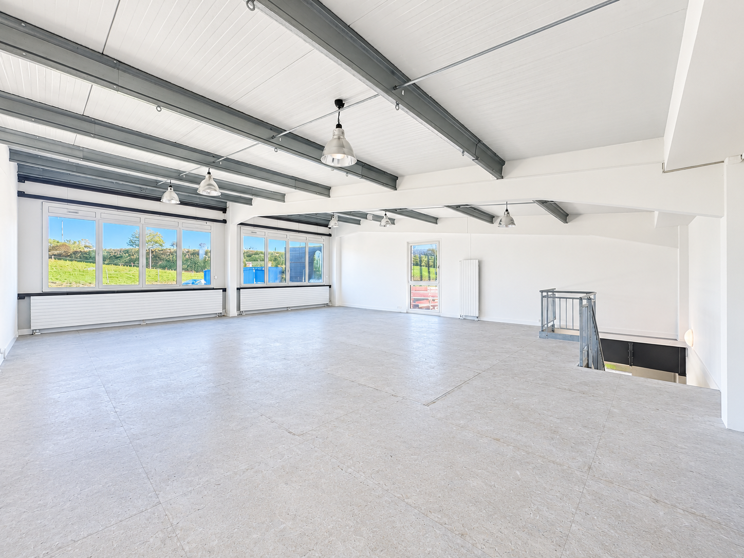 210m² office