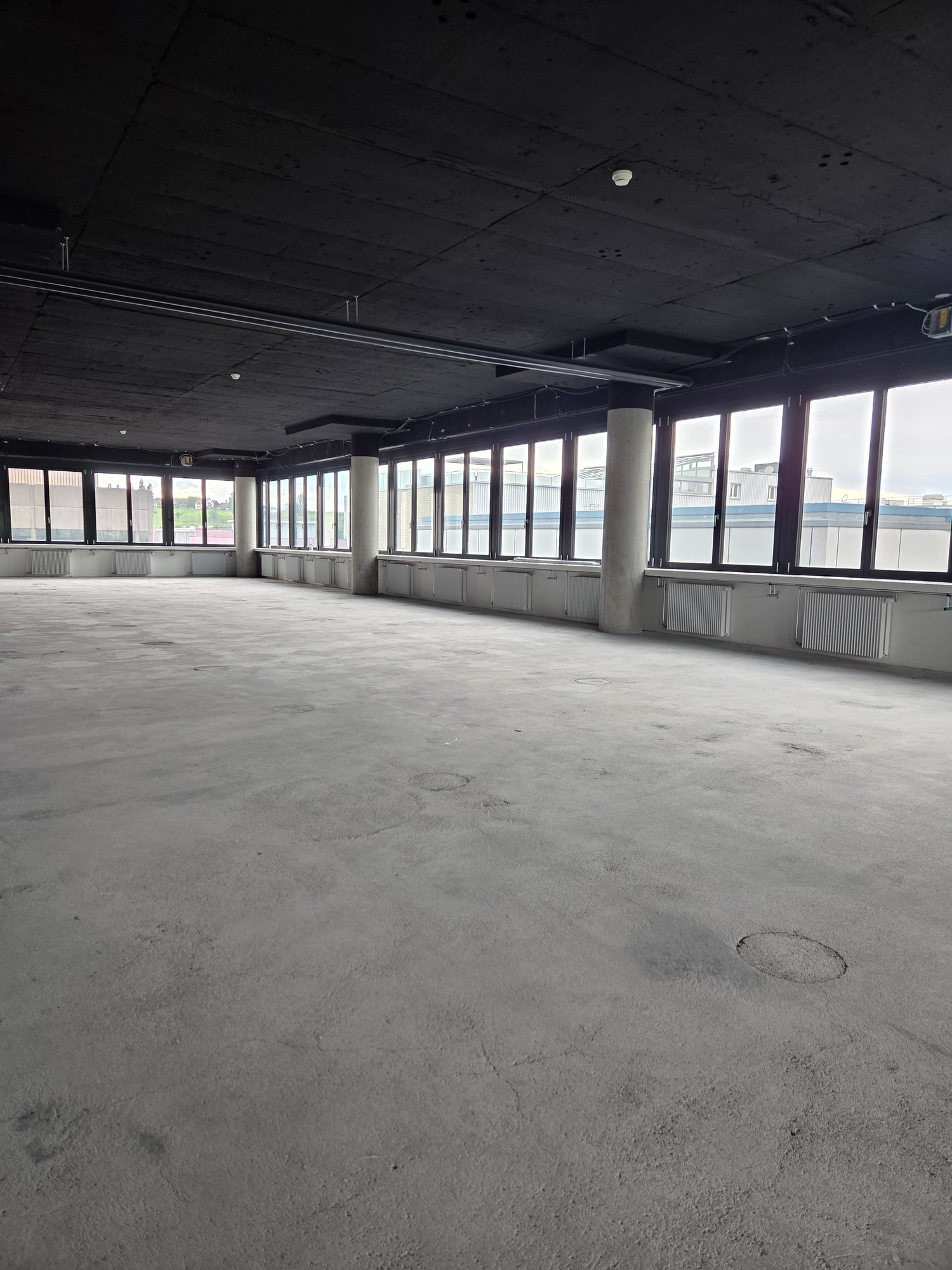 750m² commercial