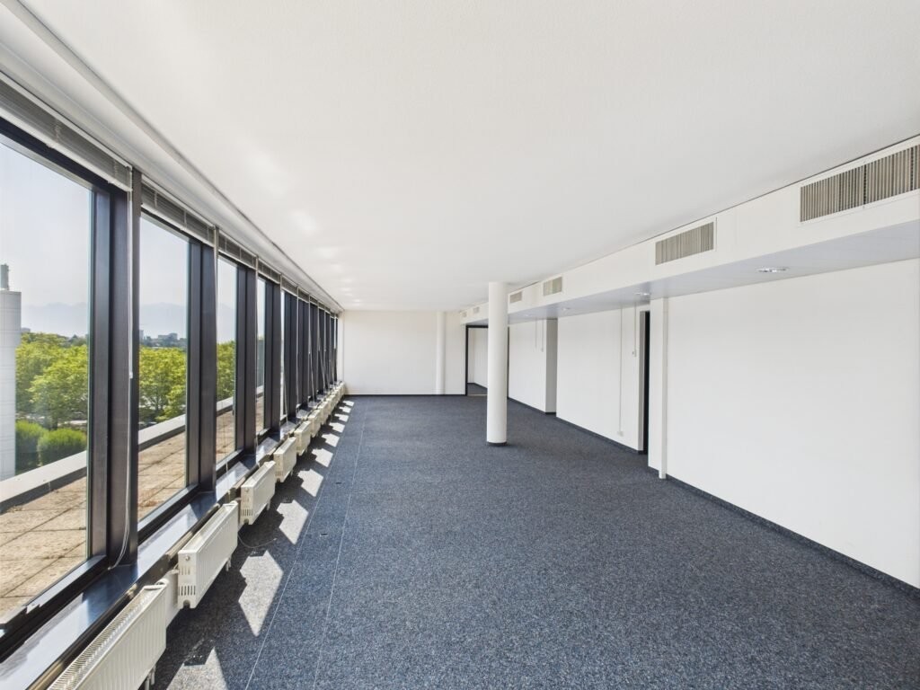 Office, photo 4 of 6