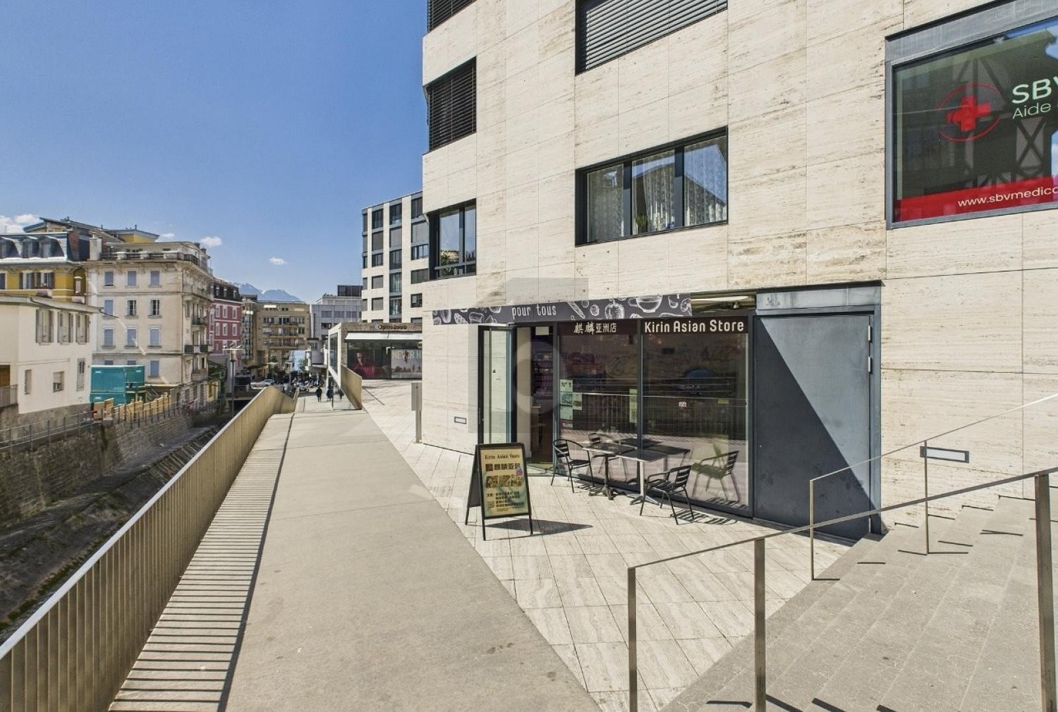 120m² shop, photo 1 of 4