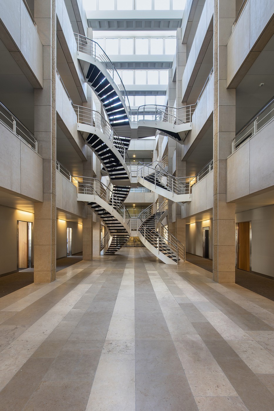 793m² ufficio, foto 2 di 8