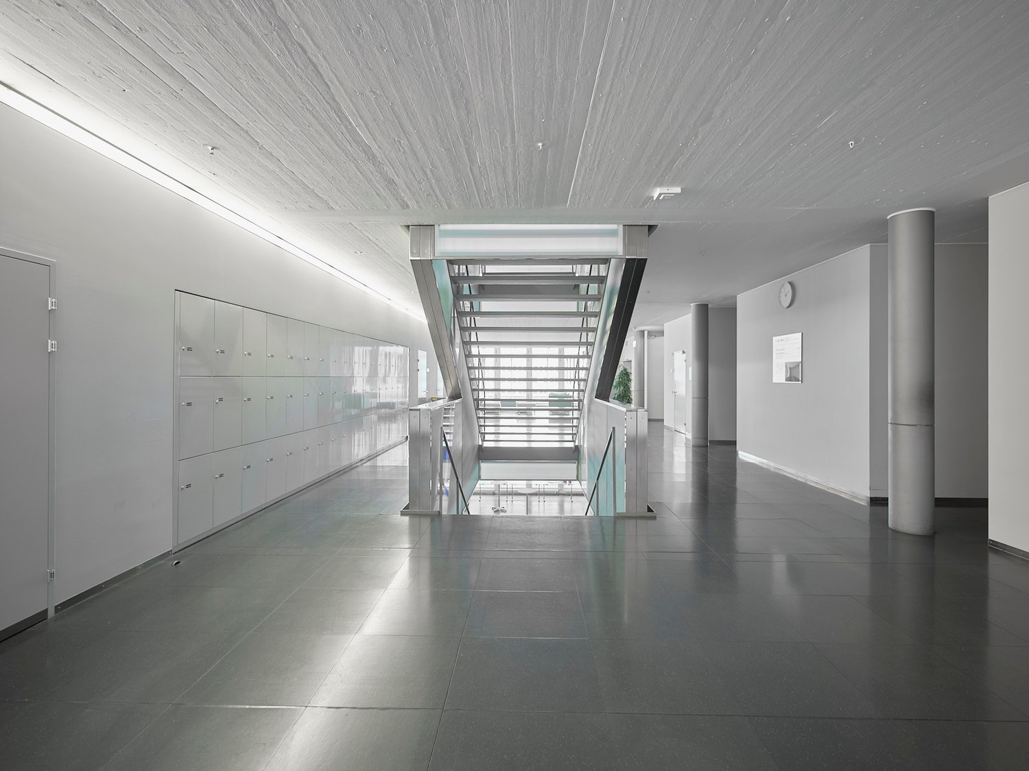 8980m² office