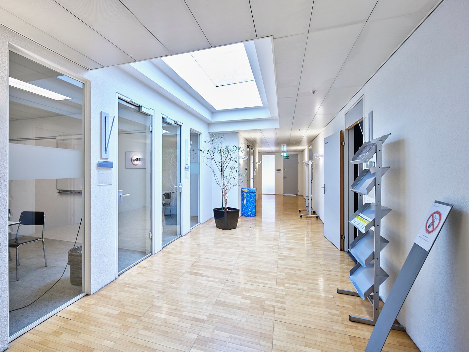 8980m² office