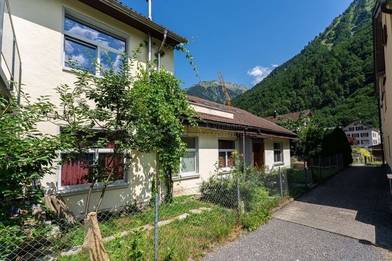 16 ½ rooms multi family house, photo 1 of 10