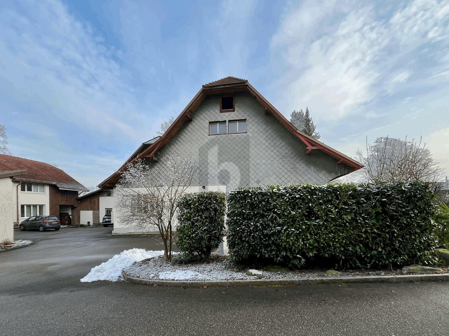 80m² shop, photo 1 of 4
