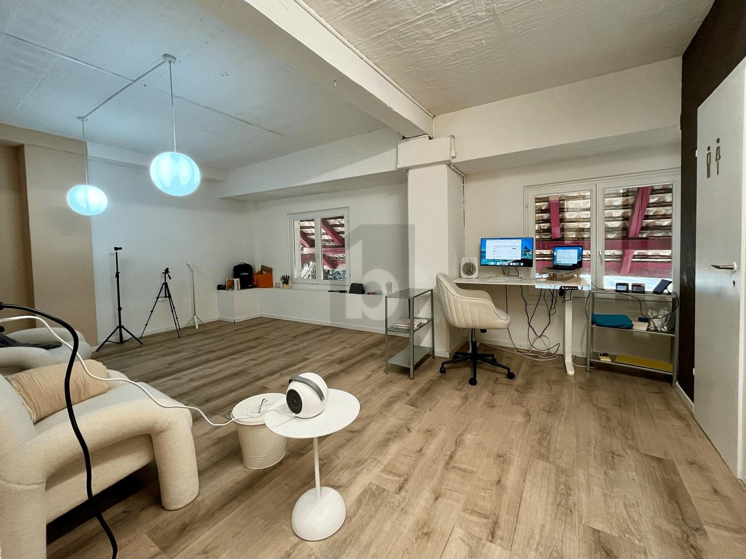 80m² shop, photo 2 of 4