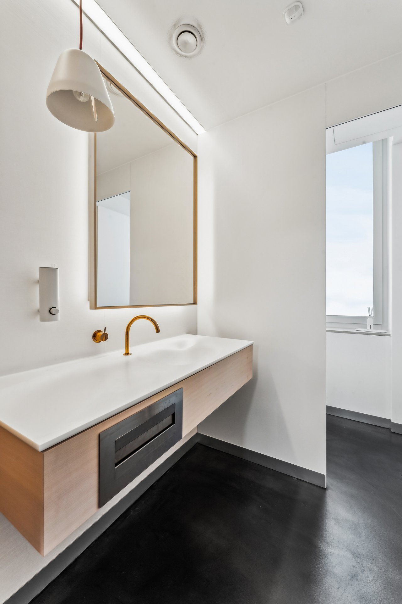 550m² office, photo 8 of 9