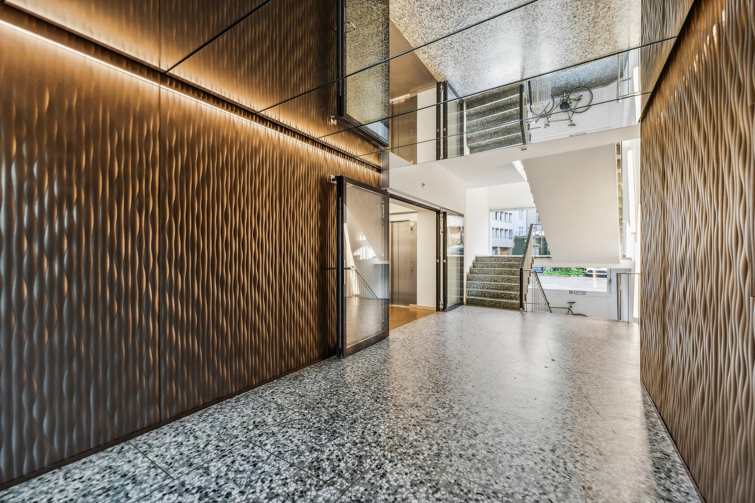 550m² office, photo 1 of 9