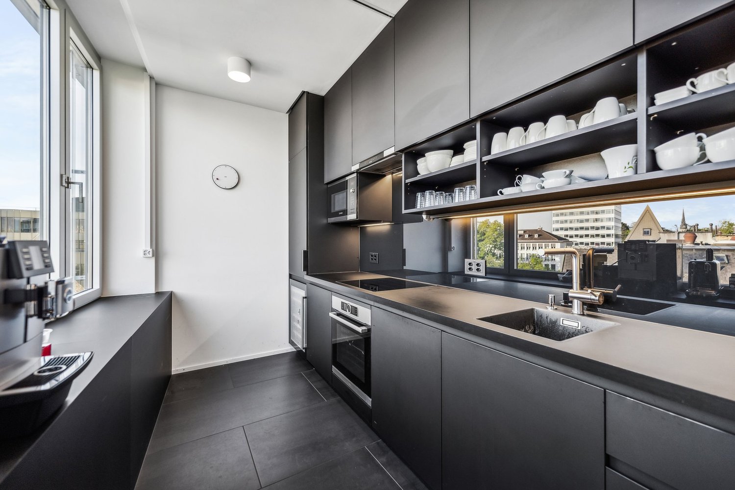 550m² office, photo 7 of 9