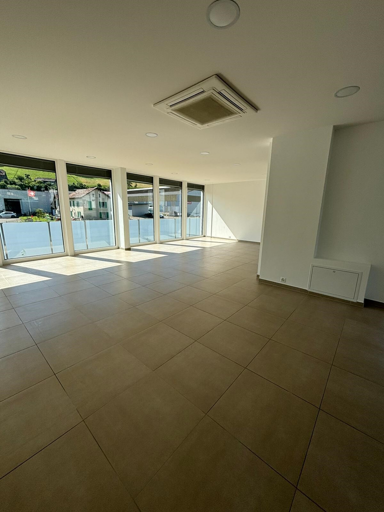 Commercial, photo 4 of 5