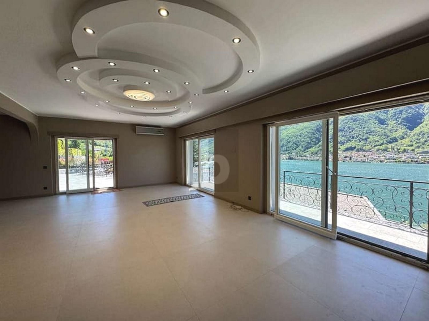 7 ½ rooms villa, photo 1 of 4