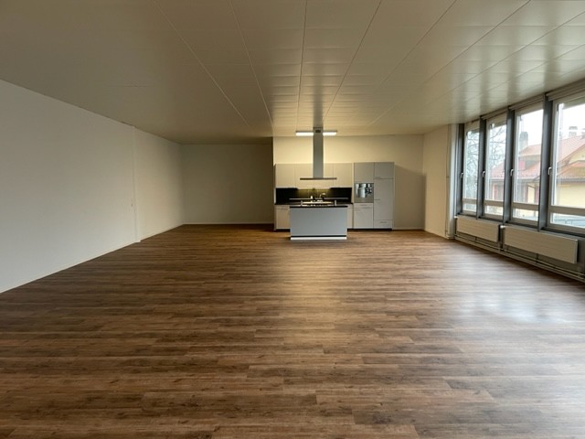 225m² bureau, photo 1 sur 8