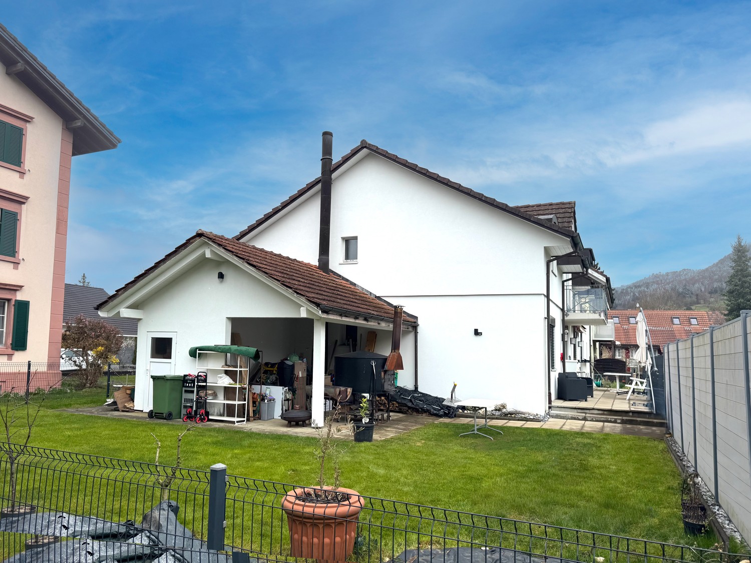 Multi family house, photo 2 of 3