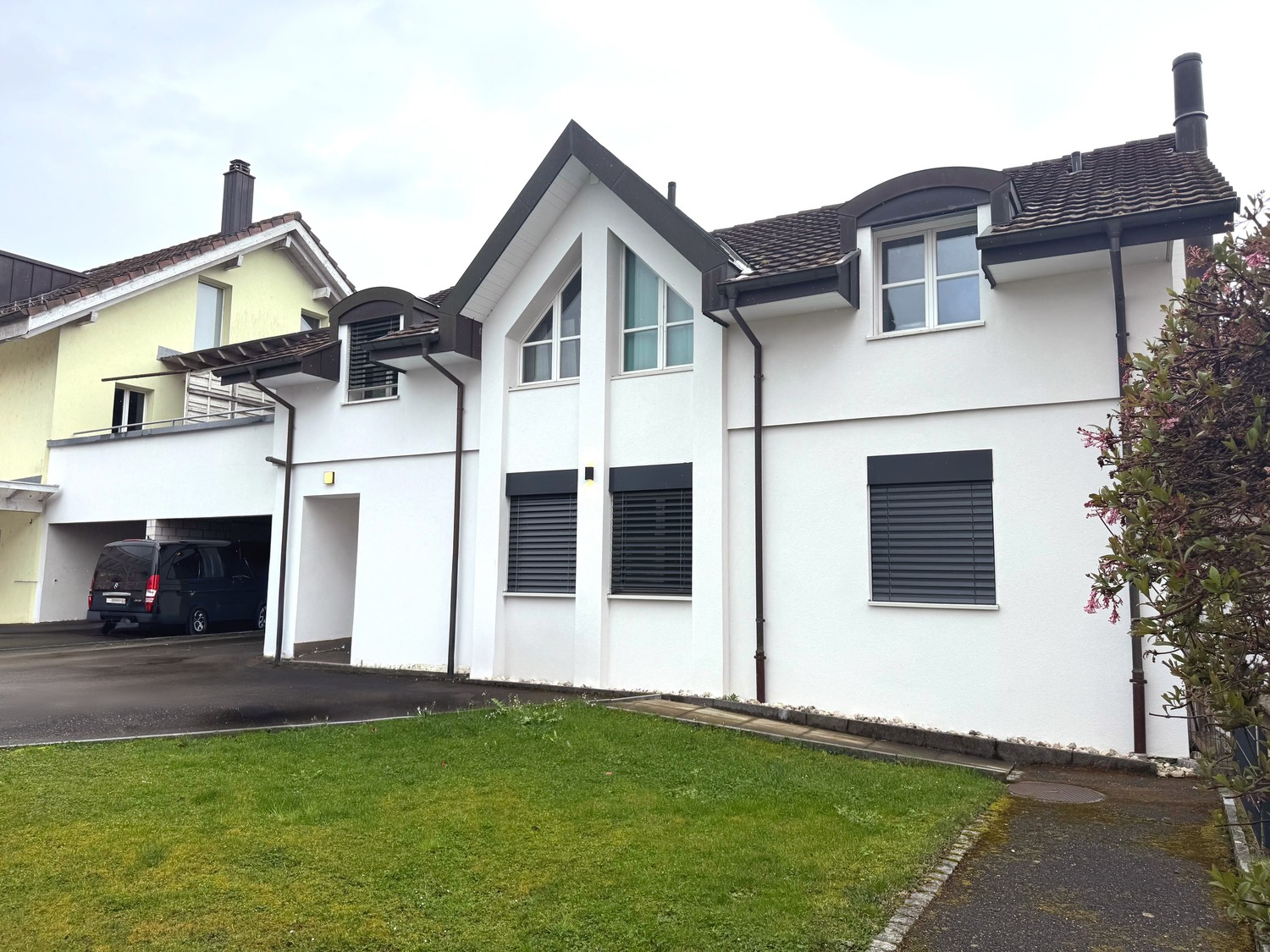 Multi family house, photo 1 of 3