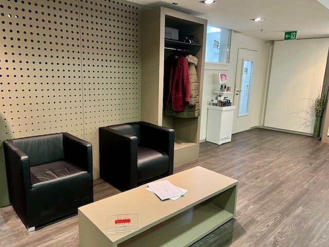 148m² shop