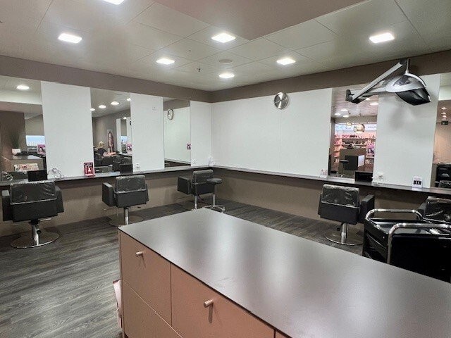 148m² shop