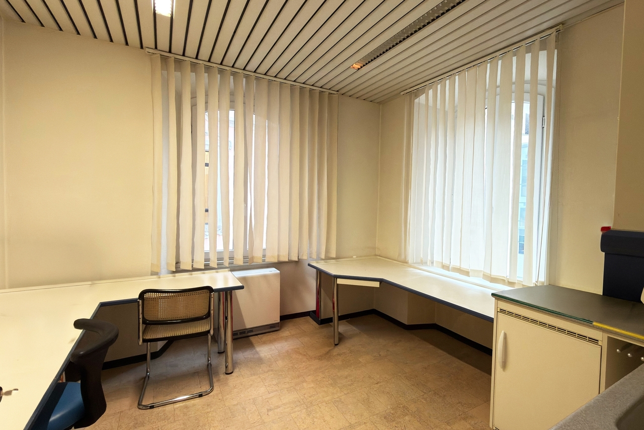 Office, photo 6 of 10