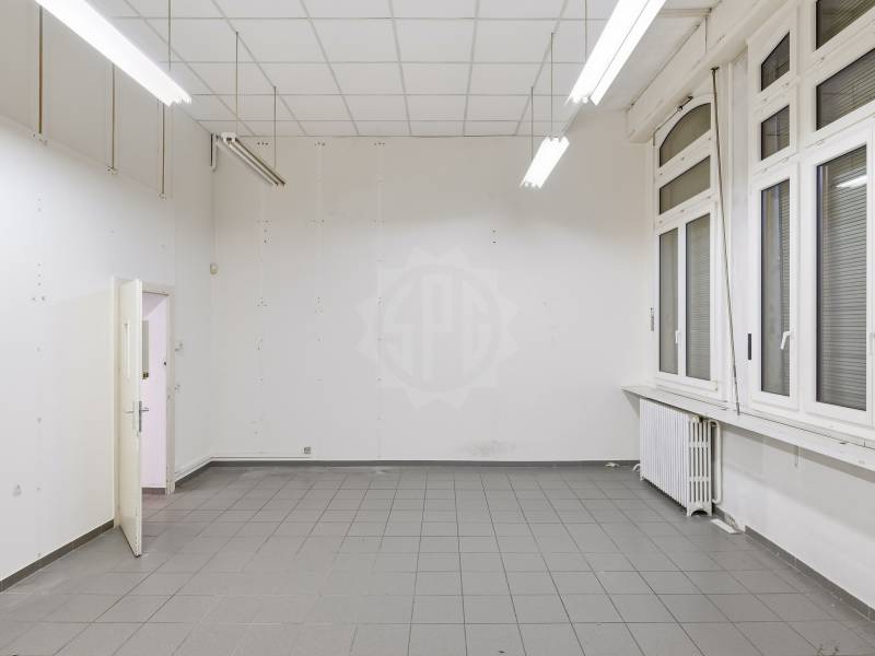 138m² arcade