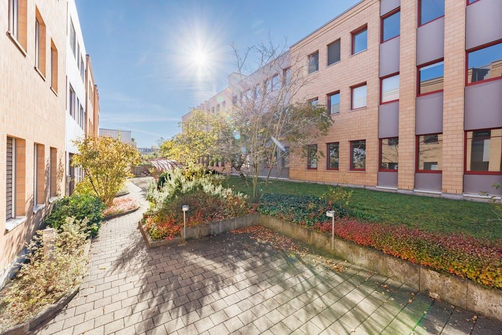 213m² office, photo 1 of 7