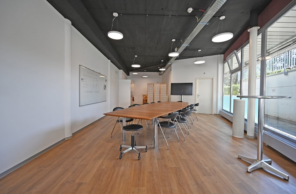 81m² shop, photo 2 of 6