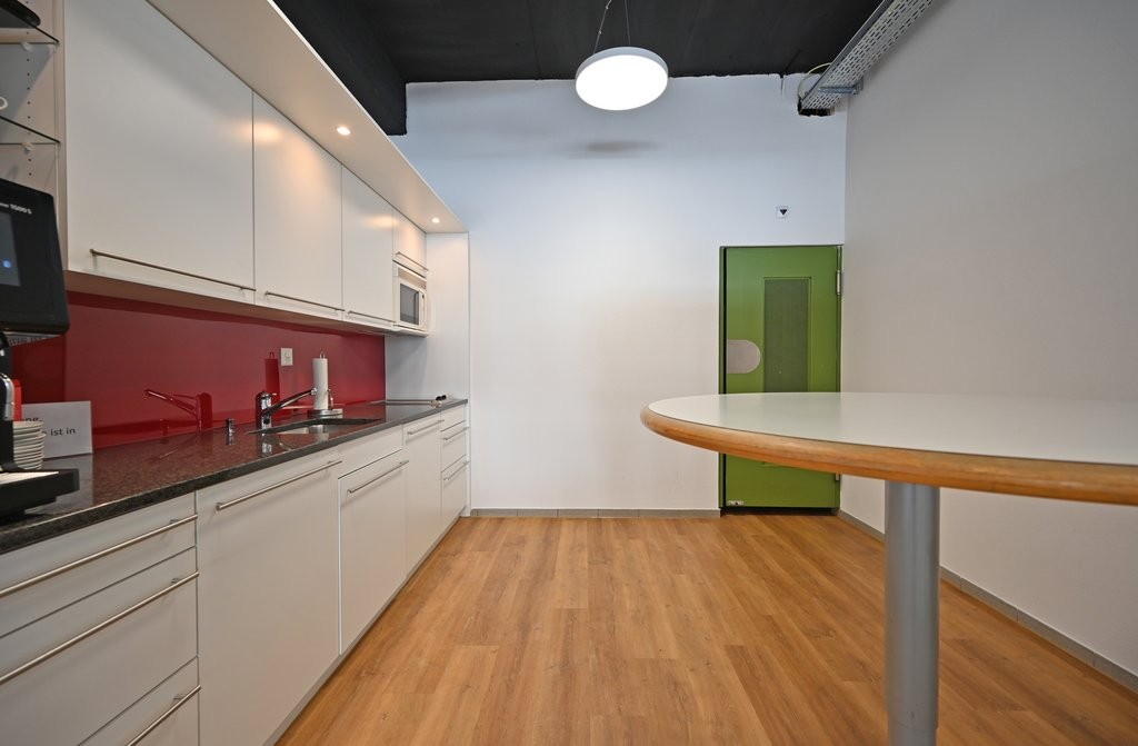 81m² shop, photo 3 of 6