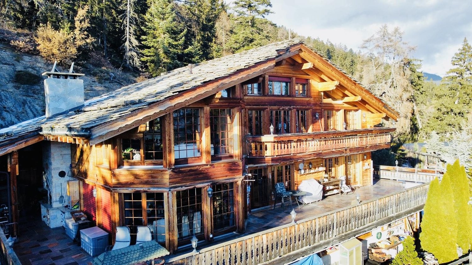 10 rooms chalet, photo 1 of 4