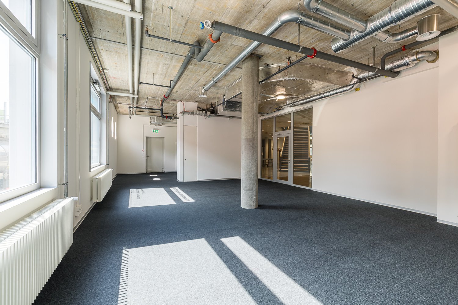 82m² office