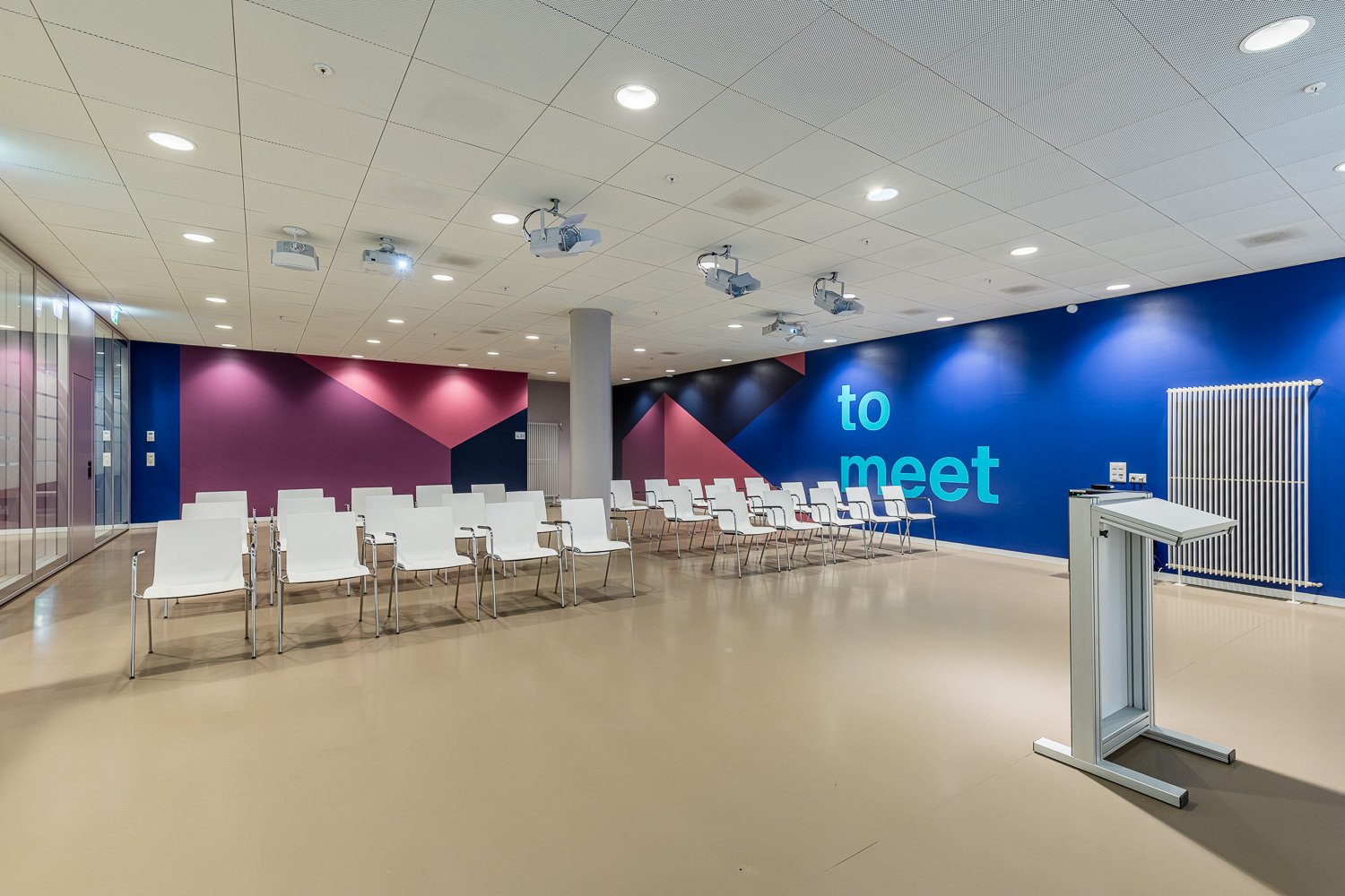 82m² office