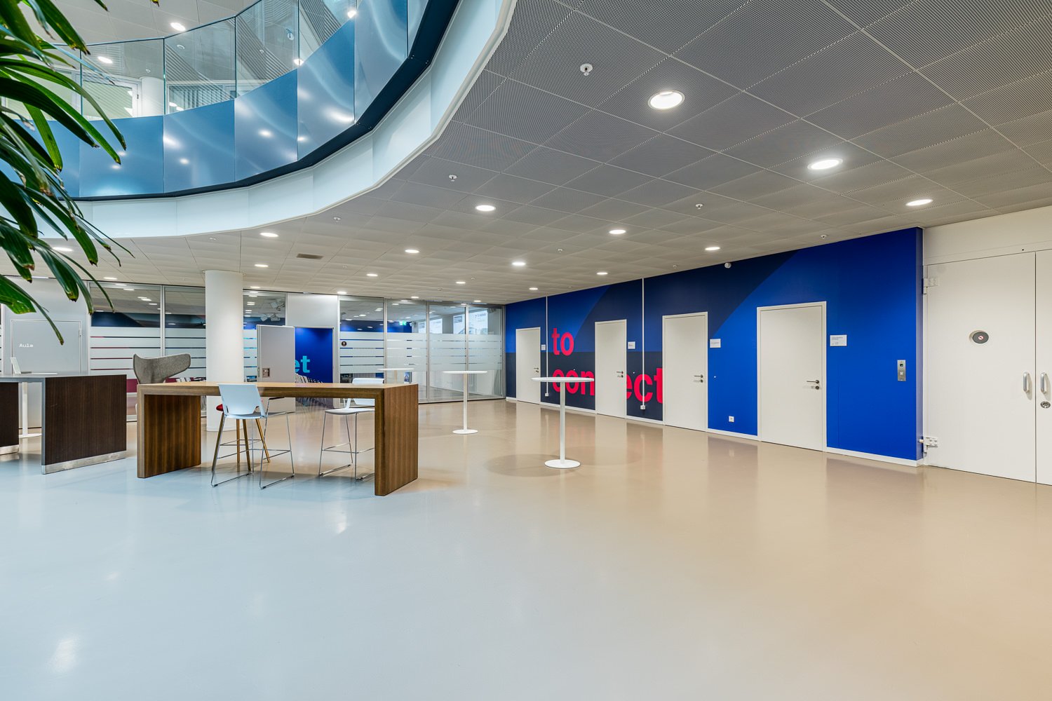 82m² office