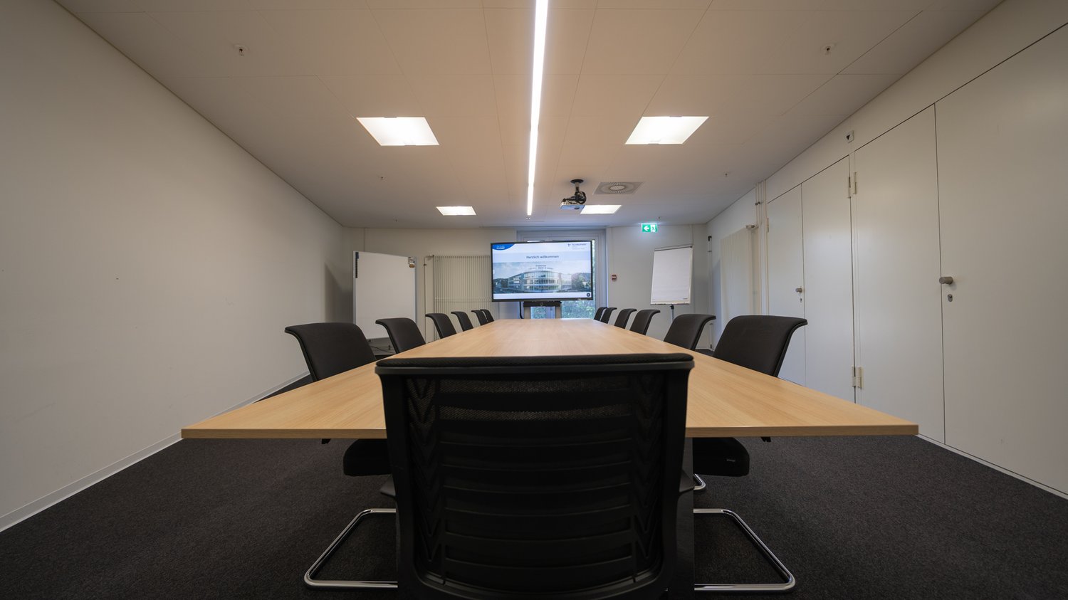 82m² office