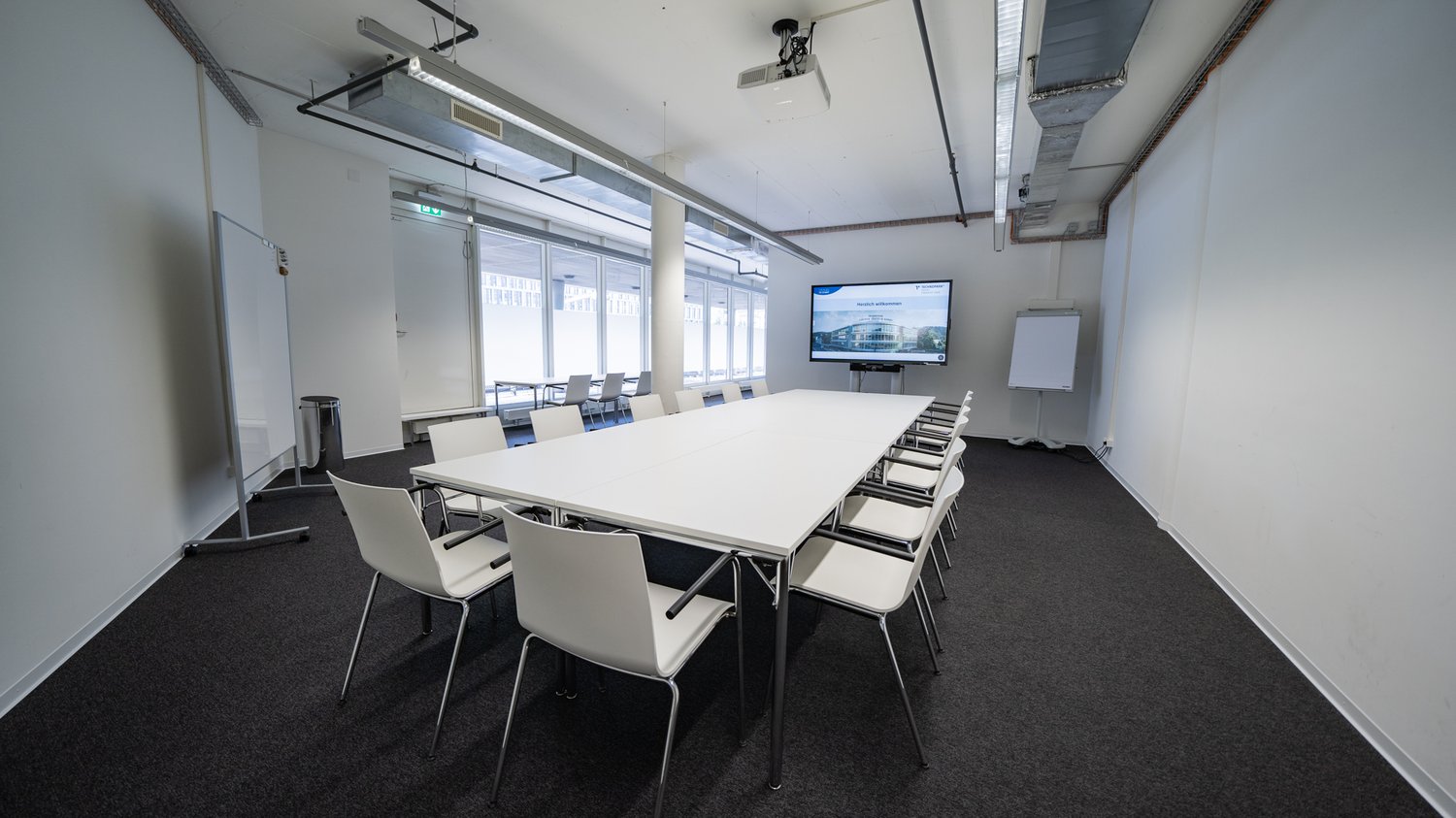82m² office