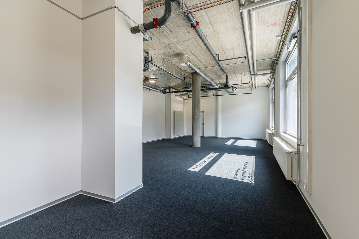 82m² office