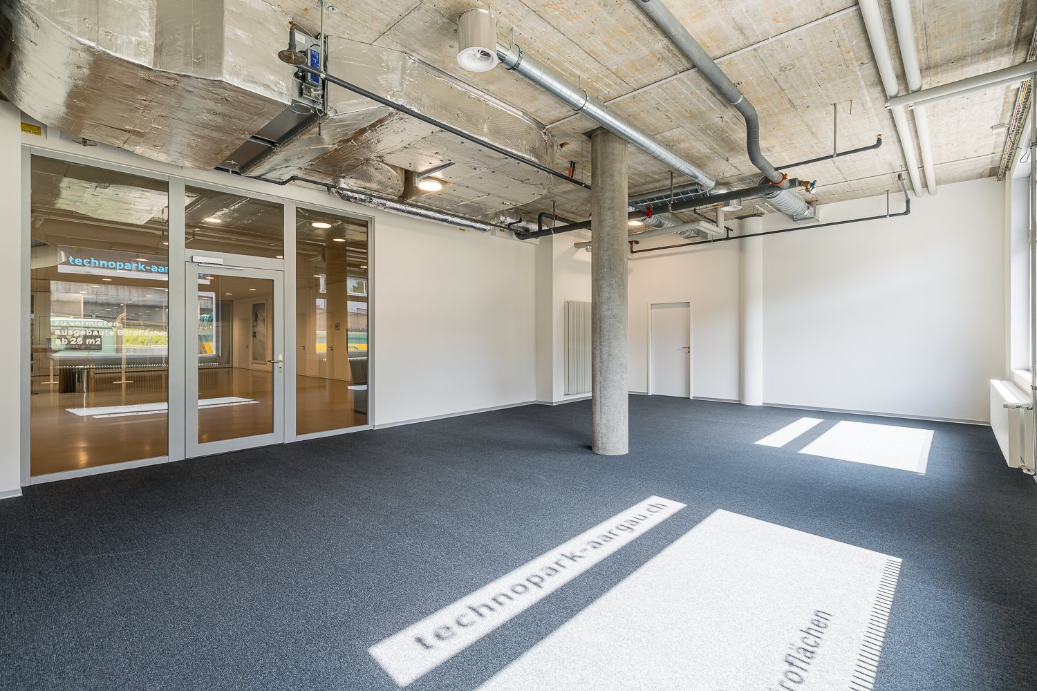 82m² office