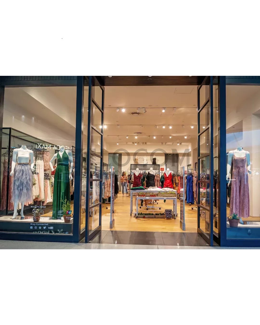 300m² shop, photo 2 of 4