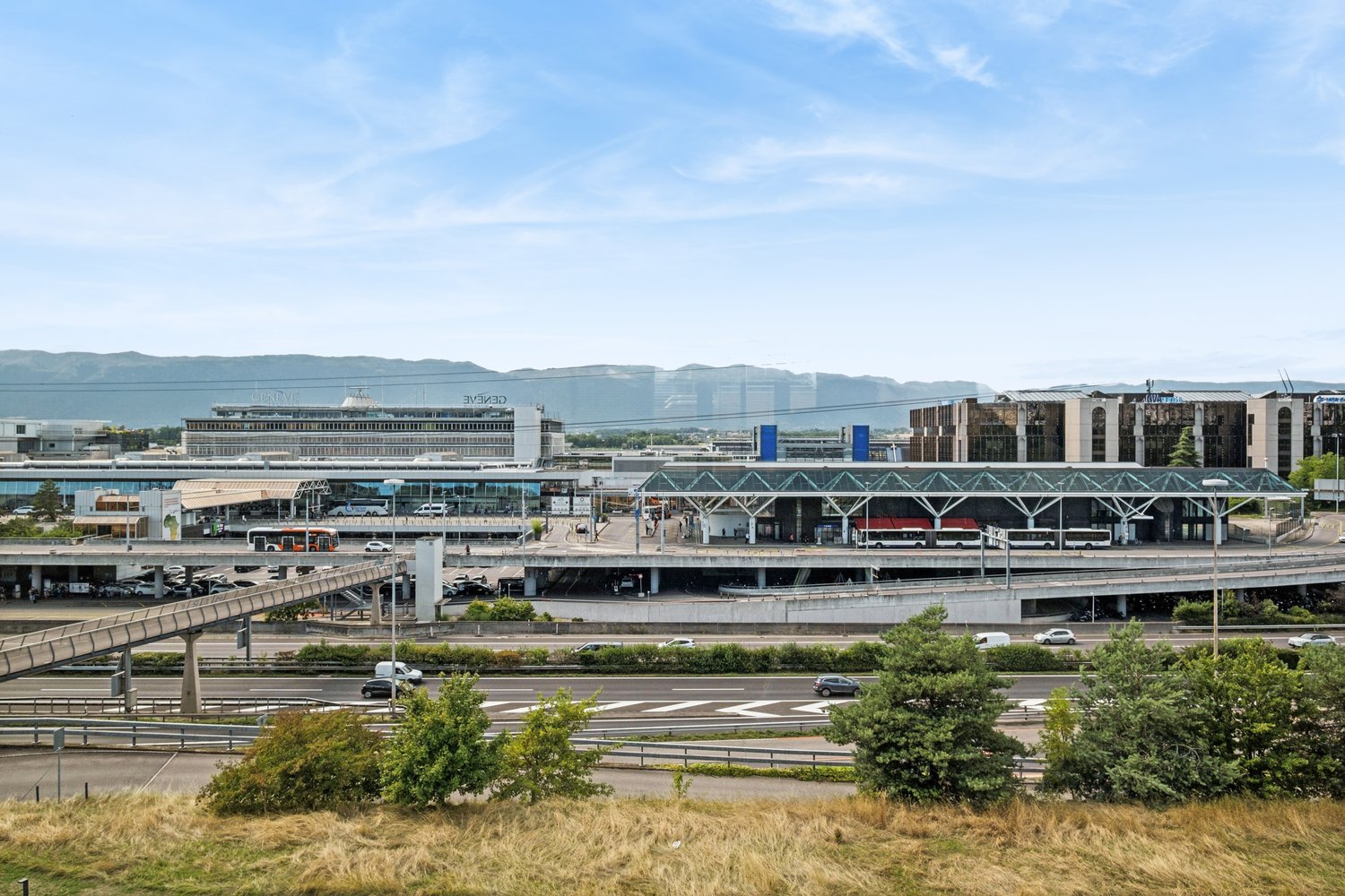 558m² office