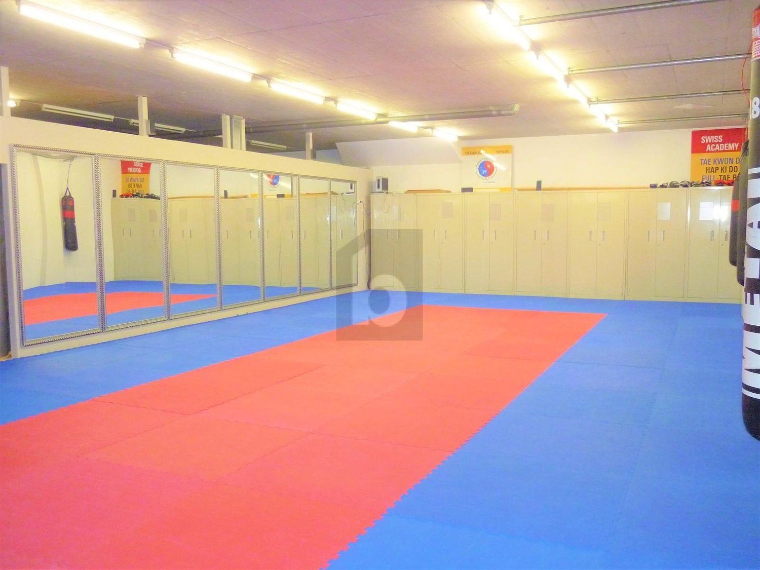 170m² industrial object, photo 1 of 4