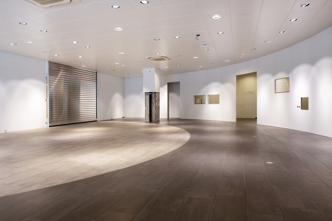 217m² shop, photo 3 of 6
