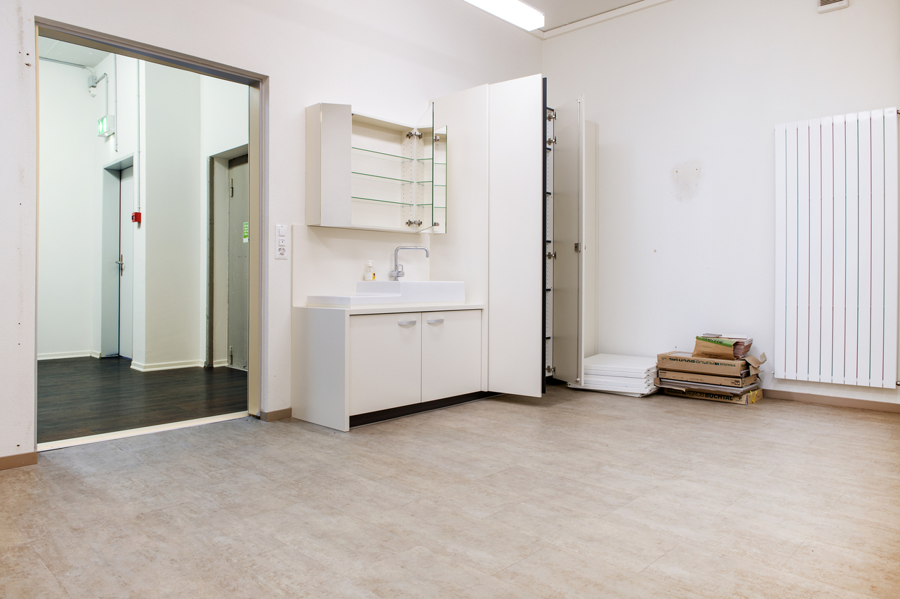 217m² shop, photo 5 of 6