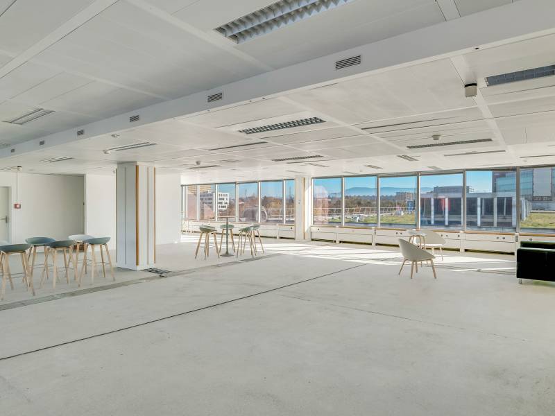 185m² office