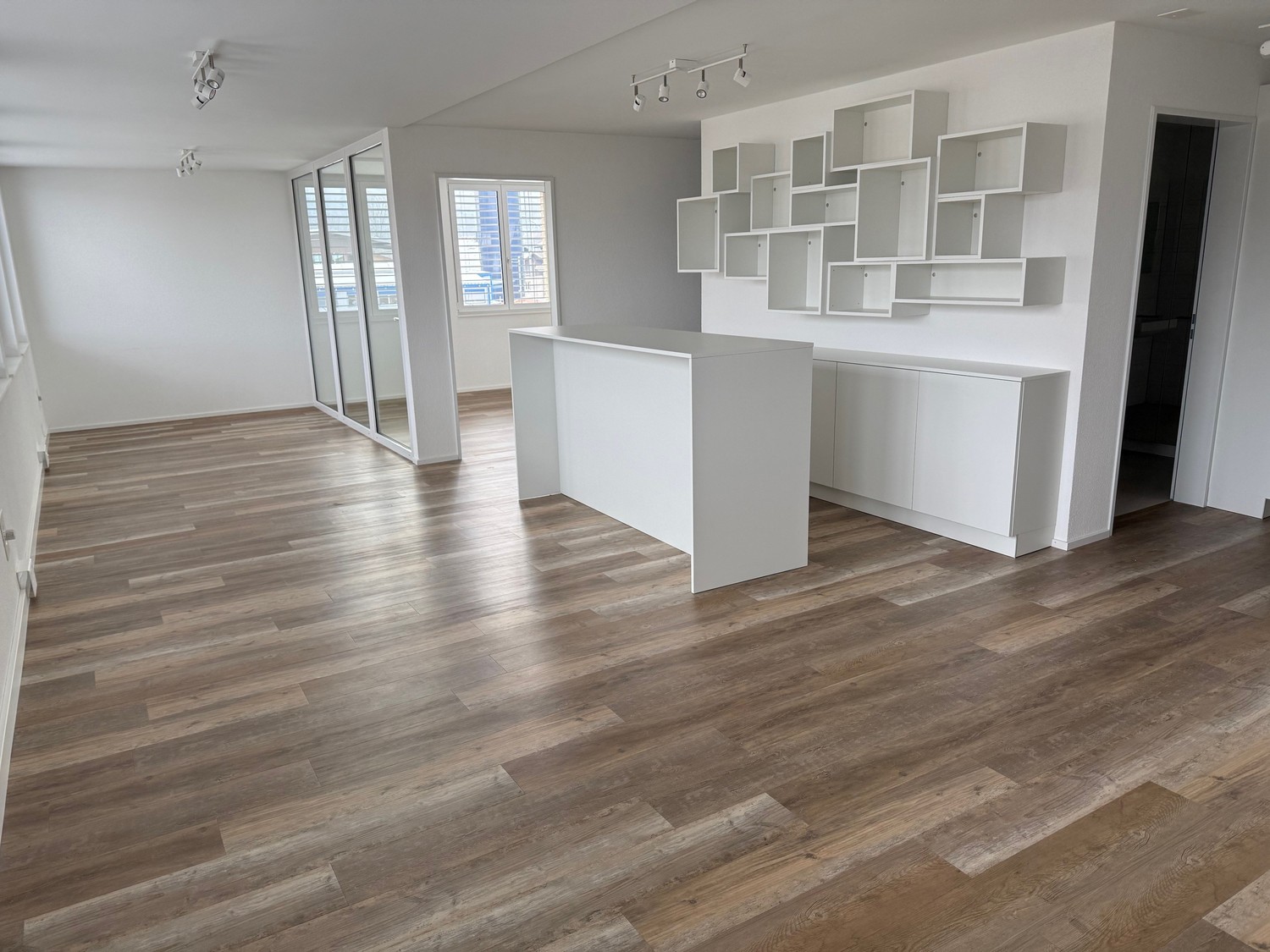 75m² commercial