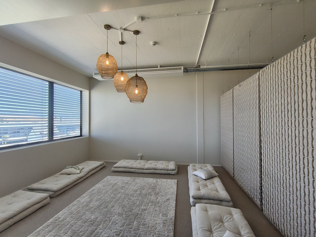 60m² office