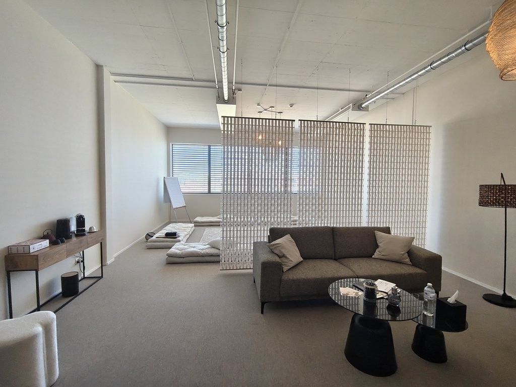 60m² office