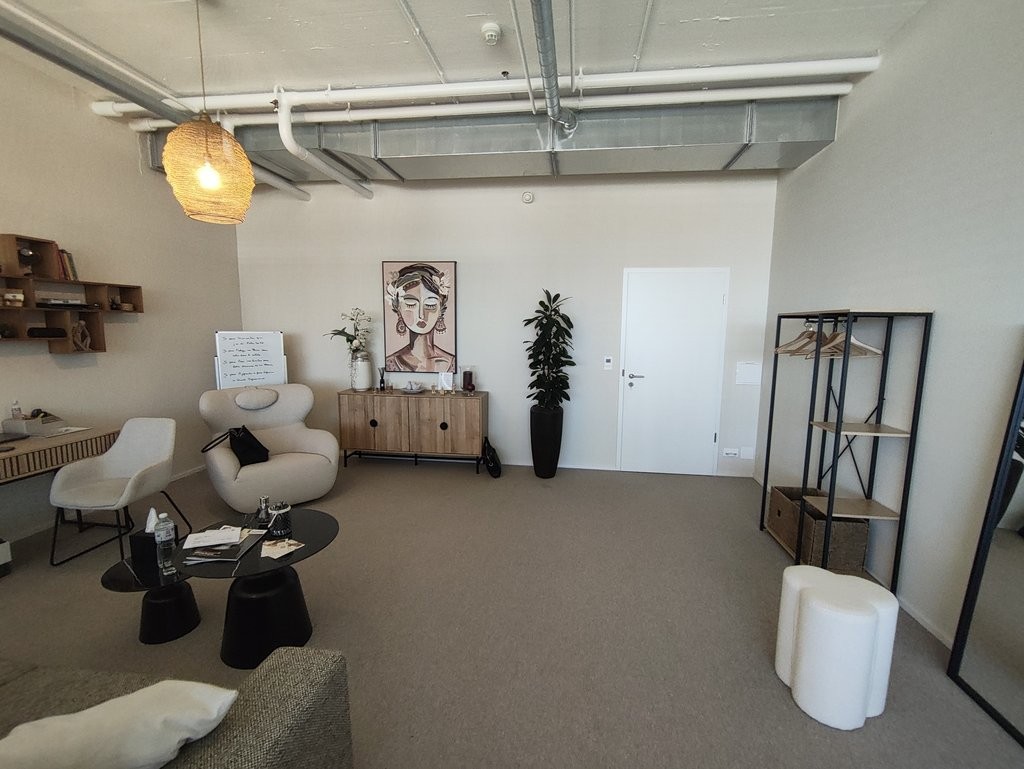 60m² office
