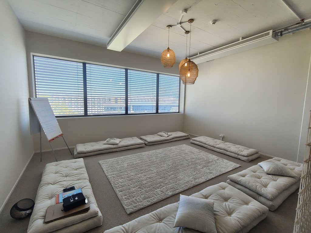 60m² office