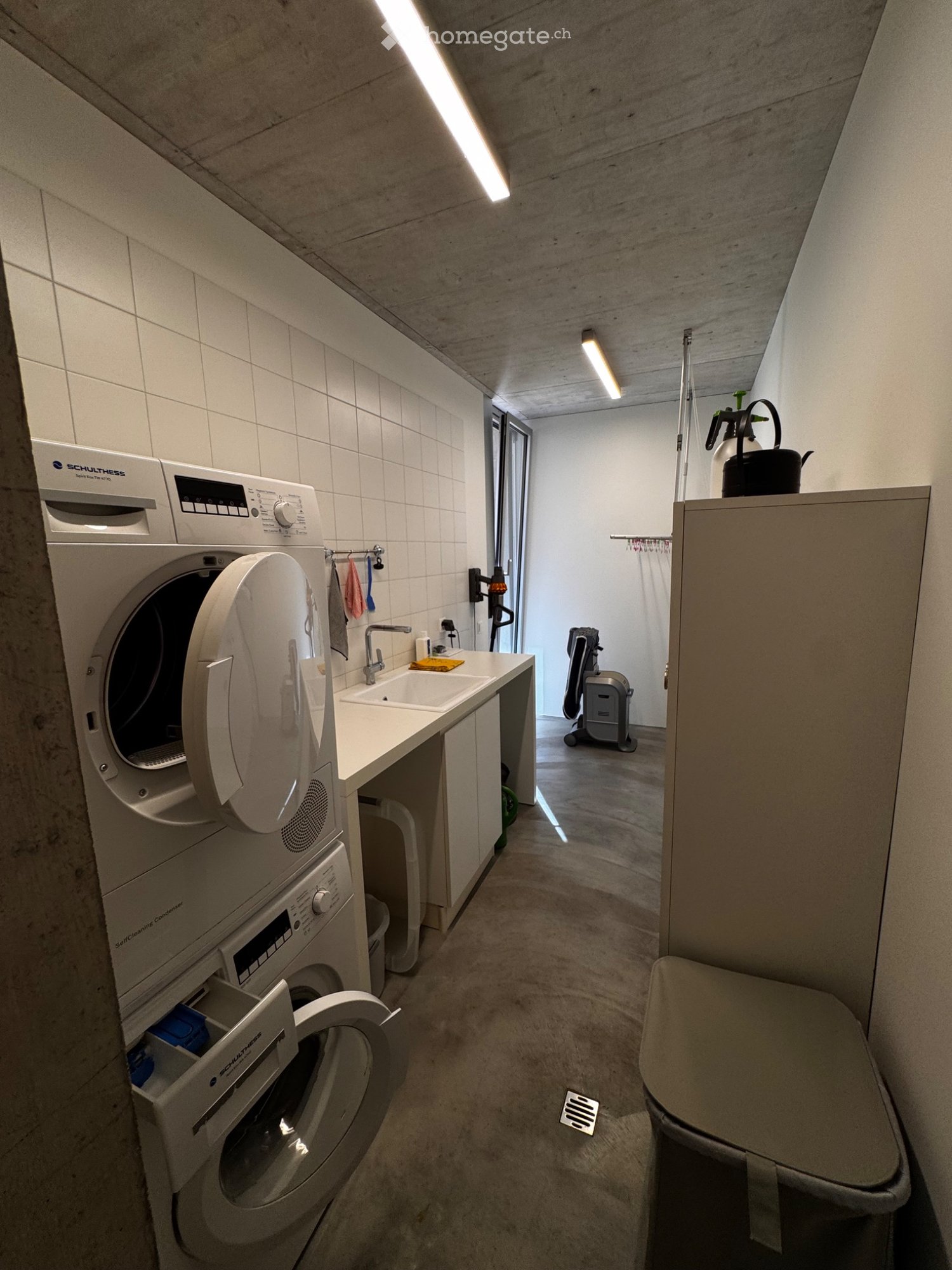 5 rooms apartment